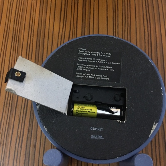 ‼️SOLD‼️Vintage Winnie the Pooh Works Round Clock - Picture 9 of 10